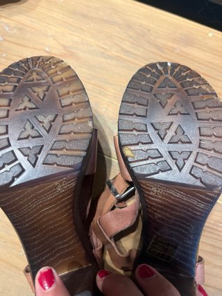 Sandalias tacón marrón