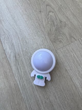 Luz quitamiedos astronauta con vibracion para bebe