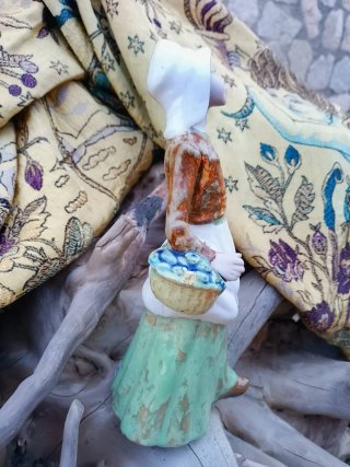 Figura porcelana antigua sello Inglés (Valencia)