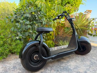 Moto Eléctrica Scooter Negra