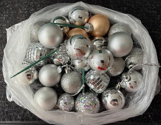 Bolas Adorno Navidad Doradas y Rojas