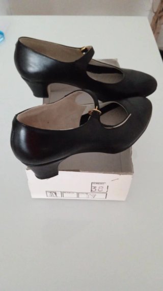 Zapatos Flamenco Negros Talla 38 (tallaje antiguo)