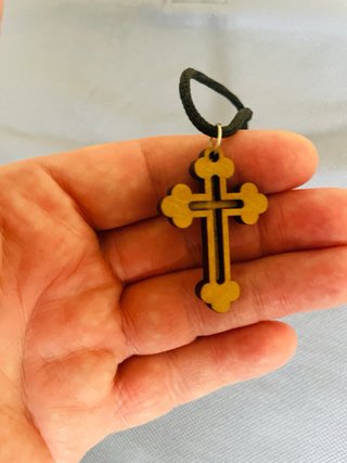 Cruz gótica de madera para colgante