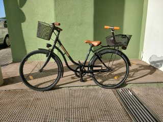 Bicicleta de señora con inflador. 610472769
