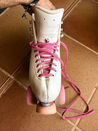 Patines de 4 ruedas blancos y rosas