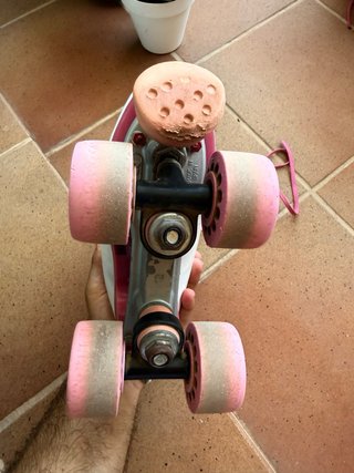 Patines de 4 ruedas blancos y rosas