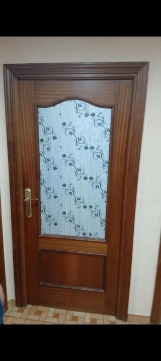 Puerta con marcó sin cristal