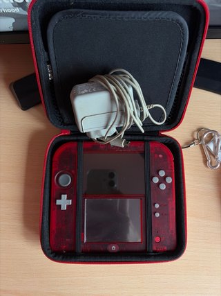 Nintendo 2DS Roja con cargador.