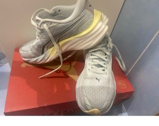 Zapatillas Puma Hyrox Grises y Amarillas