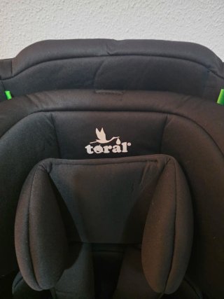 Silla de coche negra marca tēral