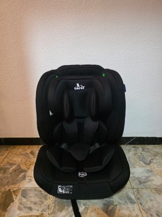 Silla de coche negra marca tēral
