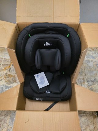 Silla de coche negra marca tēral