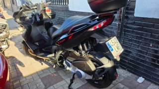 Malaguti Maxi Scooter Negra