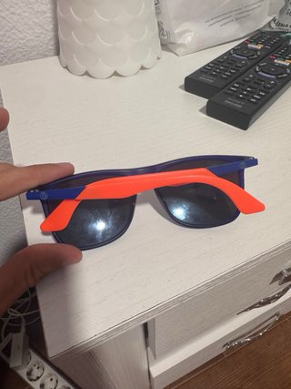 Gafas de sol niño azul y naranja