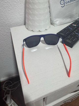 Gafas de sol niño azul y naranja