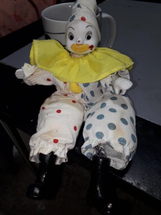 Lote de 2 figuras: payaso porcelana y monjita