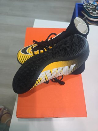 Botas de fútbol sala Nike niño