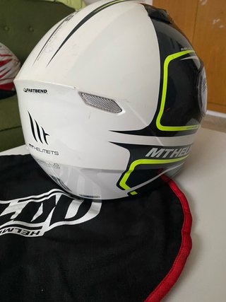 Casco MT Helmets Blanco y Negro