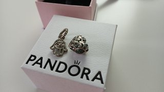 Charms Pandora Corazón y Mano de Fátima Originales