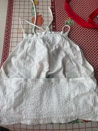 Top blanco con tiras