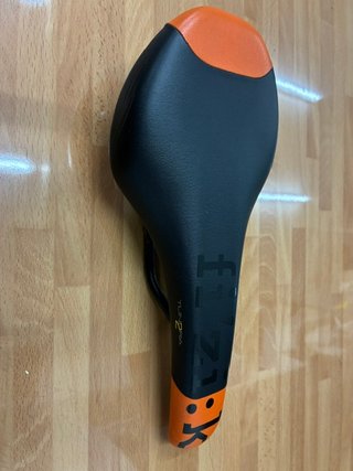 Sillín bici Fizik Tundra 2