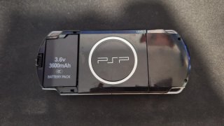 PSP 3004 Negra con lector roto + Tarjeta 64GB