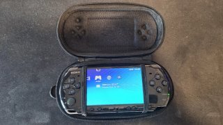 PSP 3004 Negra con lector roto + Tarjeta 64GB