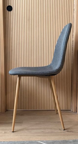Sillas Comedor estilo Nórdico. Tapizadas en gris.