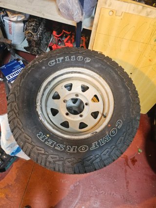 Llantas 4x4 con neumáticos nuevos