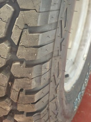 Llantas 4x4 con neumáticos nuevos