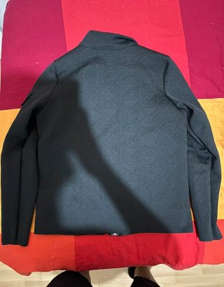 Chaqueta Negra, como nueva,comprada en china.