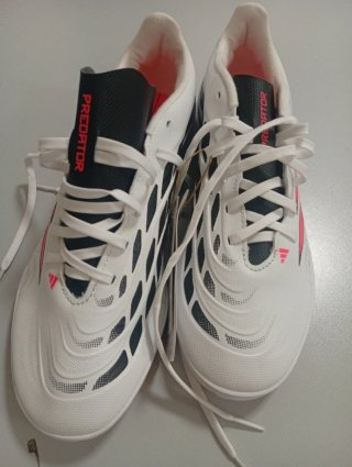 Zapatillas Adidas Predator Blancas y Rosas
