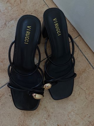 Zapatos de tacón Virucci negros mujer