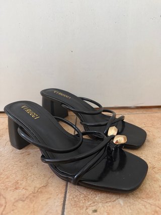 Zapatos de tacón Virucci negros mujer