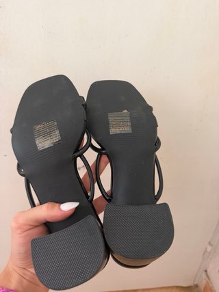 Zapatos de tacón Virucci negros mujer