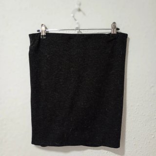 Falda negra con detalles plateados