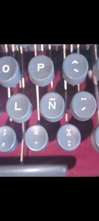 Máquina de escribir Olivetti Studio 44