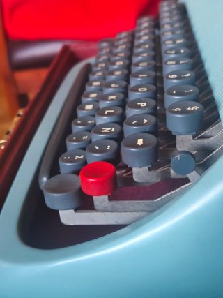 Máquina de escribir Olivetti Studio 44