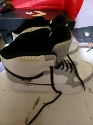 Zapatillas Converse Unisex Grises y Blancas