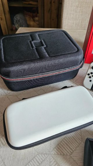 Nintendo Switch OLED Blanca + 2 fundas +Accesorios