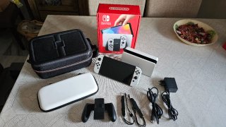 Nintendo Switch OLED Blanca + 2 fundas +Accesorios
