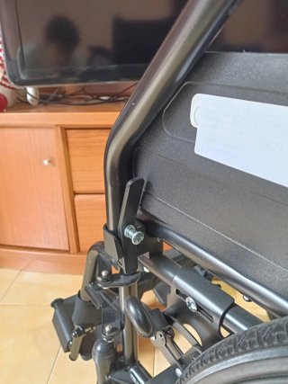 Silla de ruedas plegable + muletas