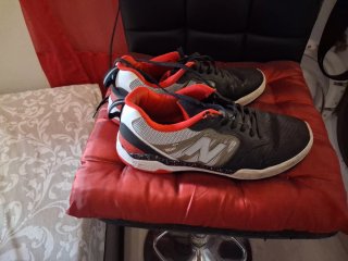 Zapatillas New Balance 868 Negras y Rojas