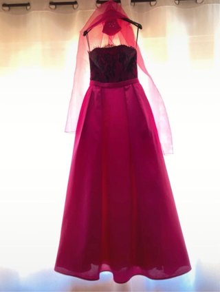 Vestido de fiesta largo negro y fucsia