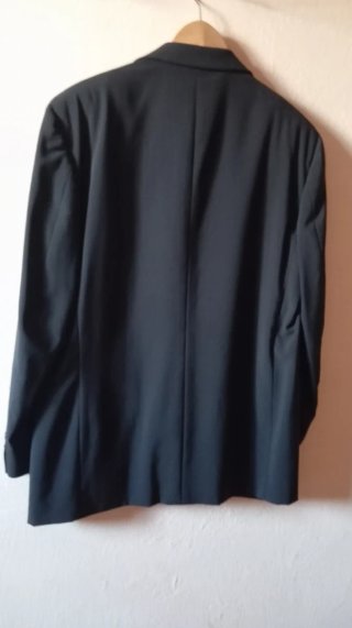 Traje de chaqueta y pantalón negro