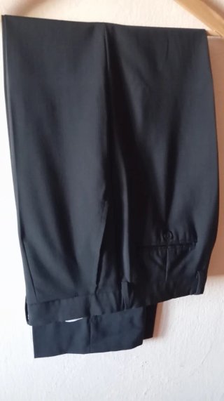 Traje de chaqueta y pantalón negro