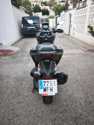 Honda ADV 350 - Como Nueva