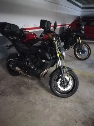 Yamaha MT-07 Negra con Extras
