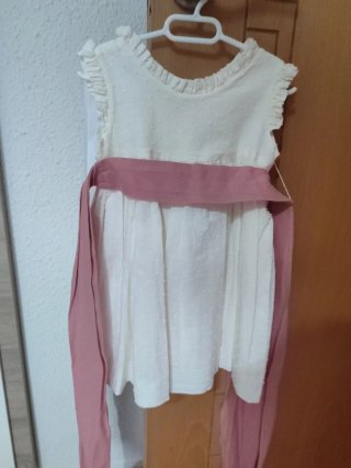 Vestido de ceremonia blanco con fajín rosa