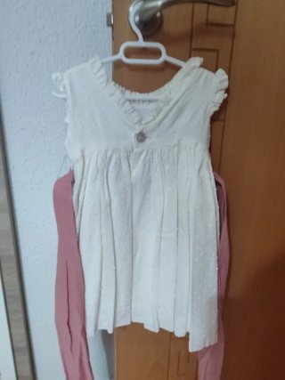 Vestido de ceremonia blanco con fajín rosa